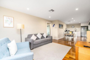 Comfy and Modern House with Outdoor Dining and WiFi